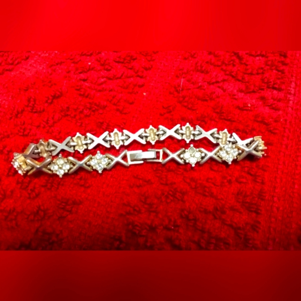 Elegant Gold Women's Bracelet
